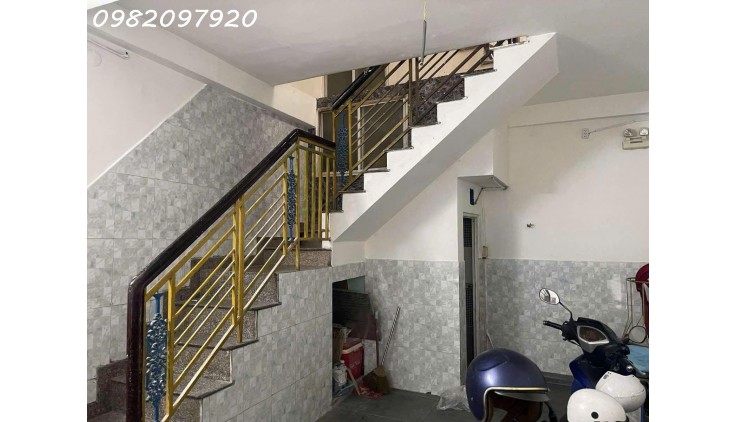 Cần bán nhà phố Nguyễn Tất Thành Q4 có dòng tiền 10tr/ tháng